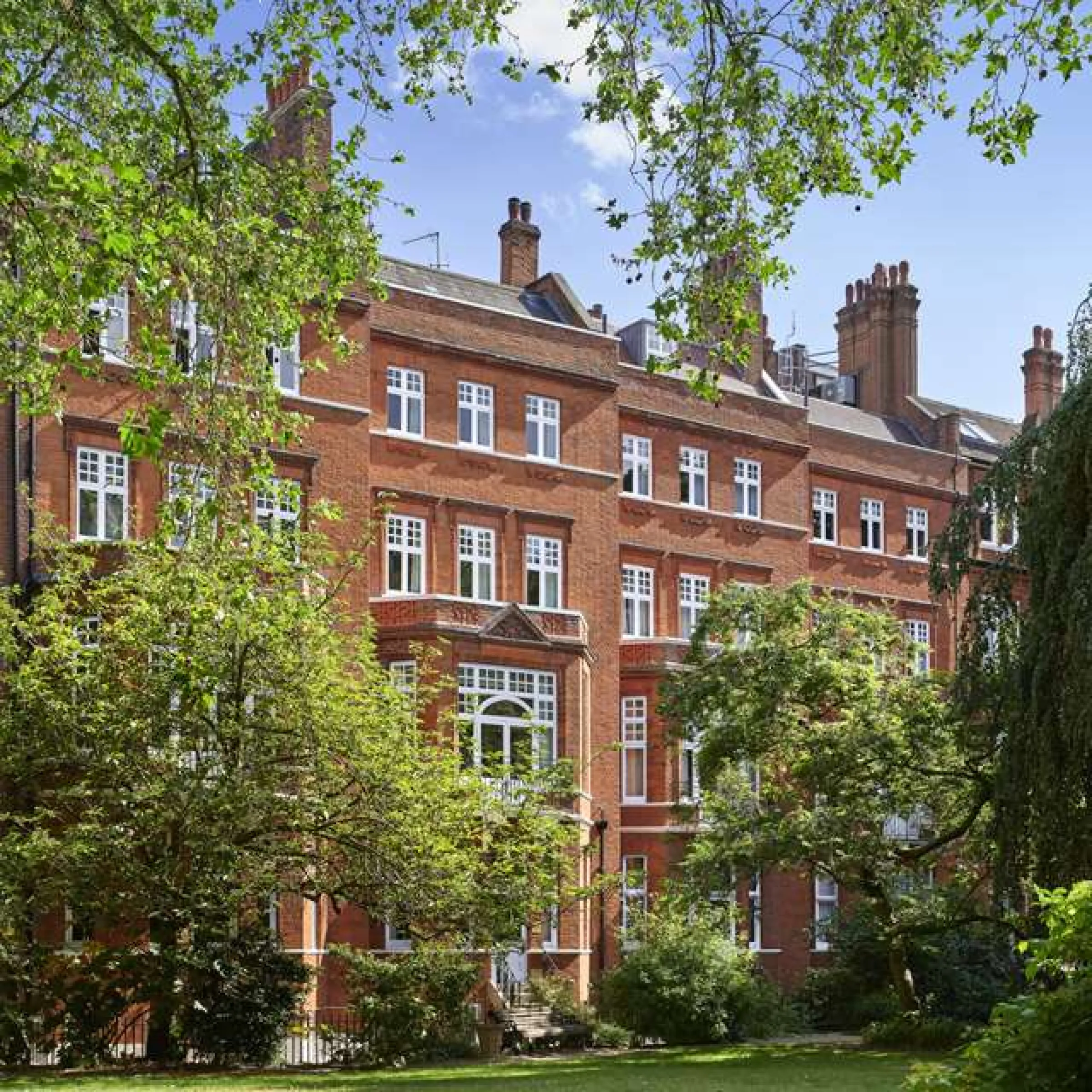 Chelsea townhouse — sophisticated and residential